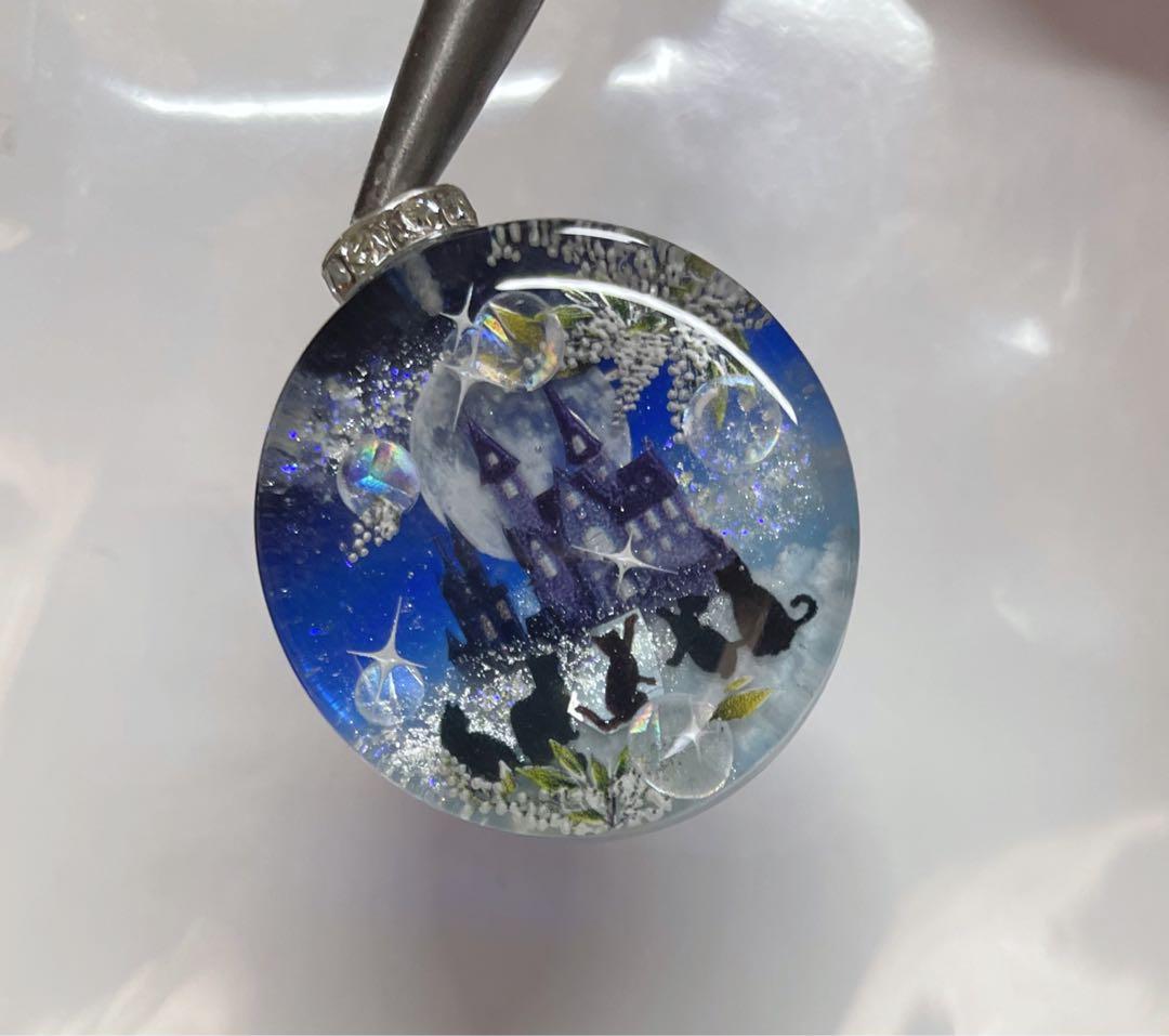 展示用/レジン/お城と子猫達　アカシア　蓄光　オルゴナイトネックレス