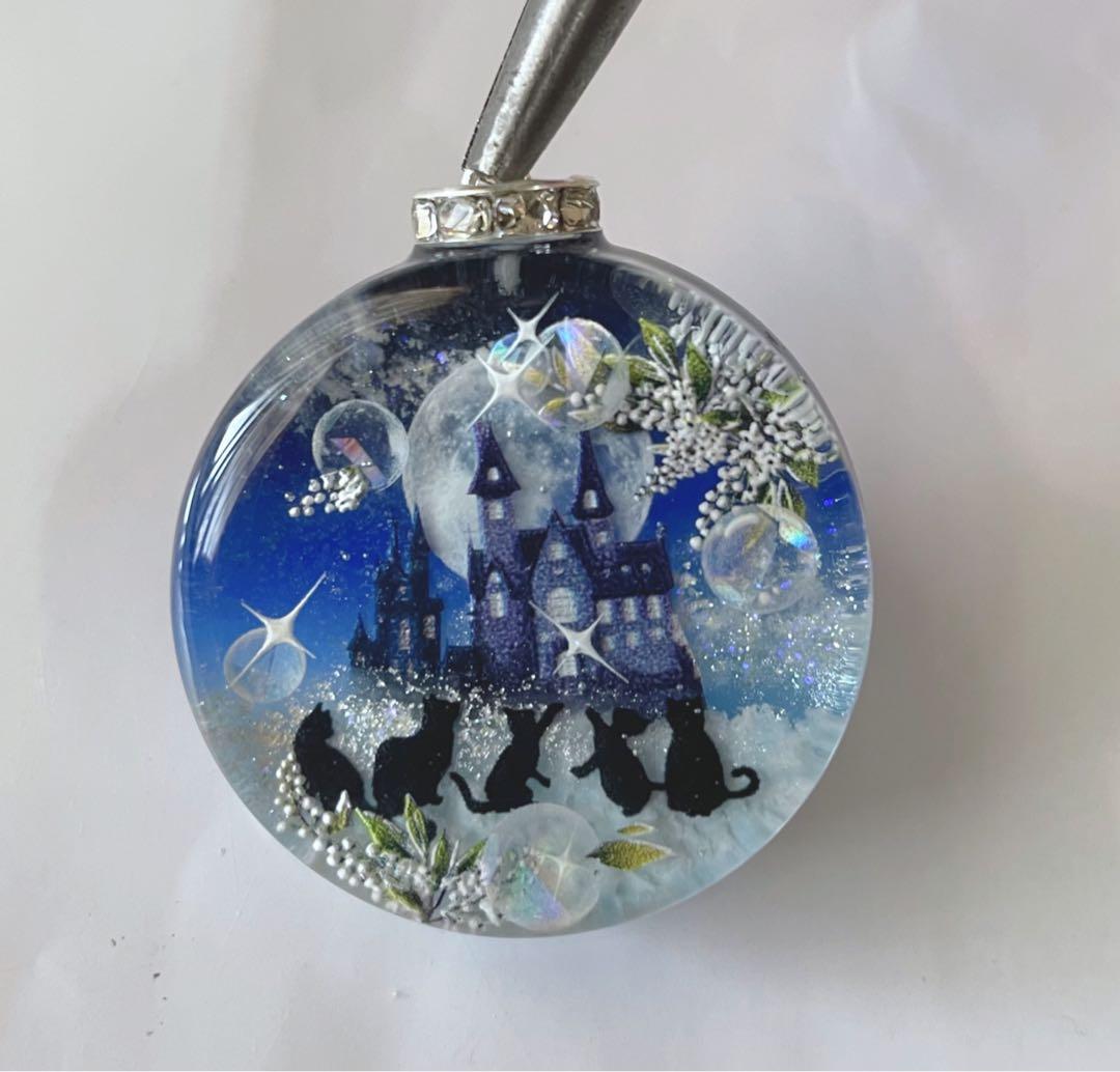 展示用/レジン/お城と子猫達　アカシア　蓄光　オルゴナイトネックレス