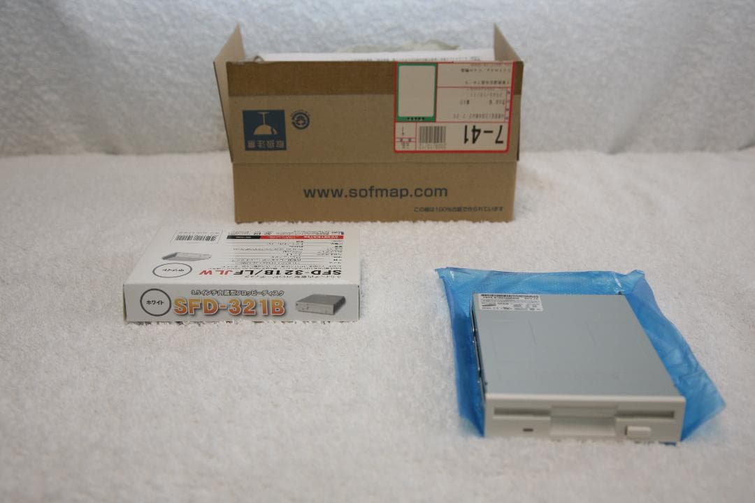 フロッピィディスクドライブ　新品　内臓型　SFD-321B/LFJLW ホワイト