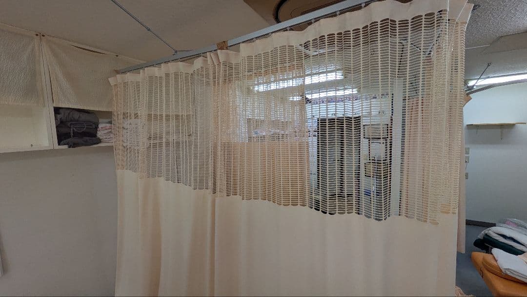 カーテン　整骨院　整体　病院　施設　リリカラ　４枚セット