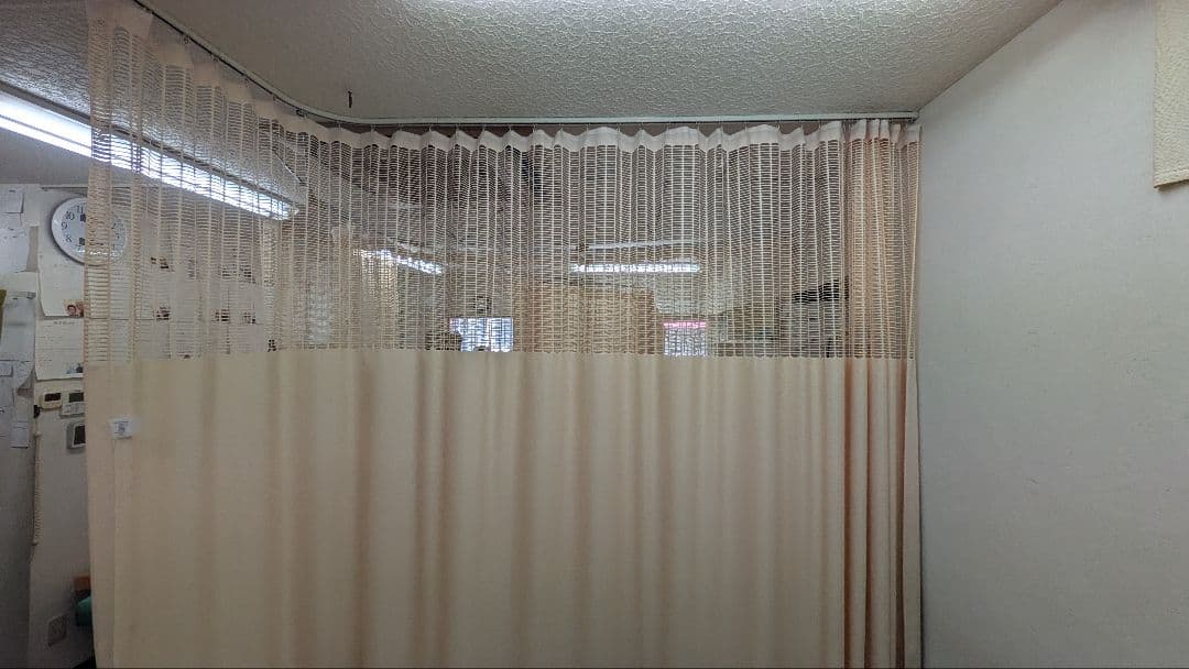 カーテン　整骨院　整体　病院　施設　リリカラ　４枚セット