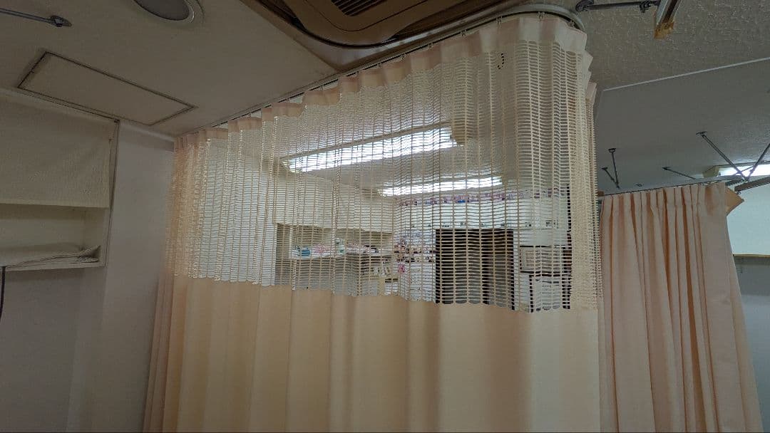 カーテン　整骨院　整体　病院　施設　リリカラ　４枚セット