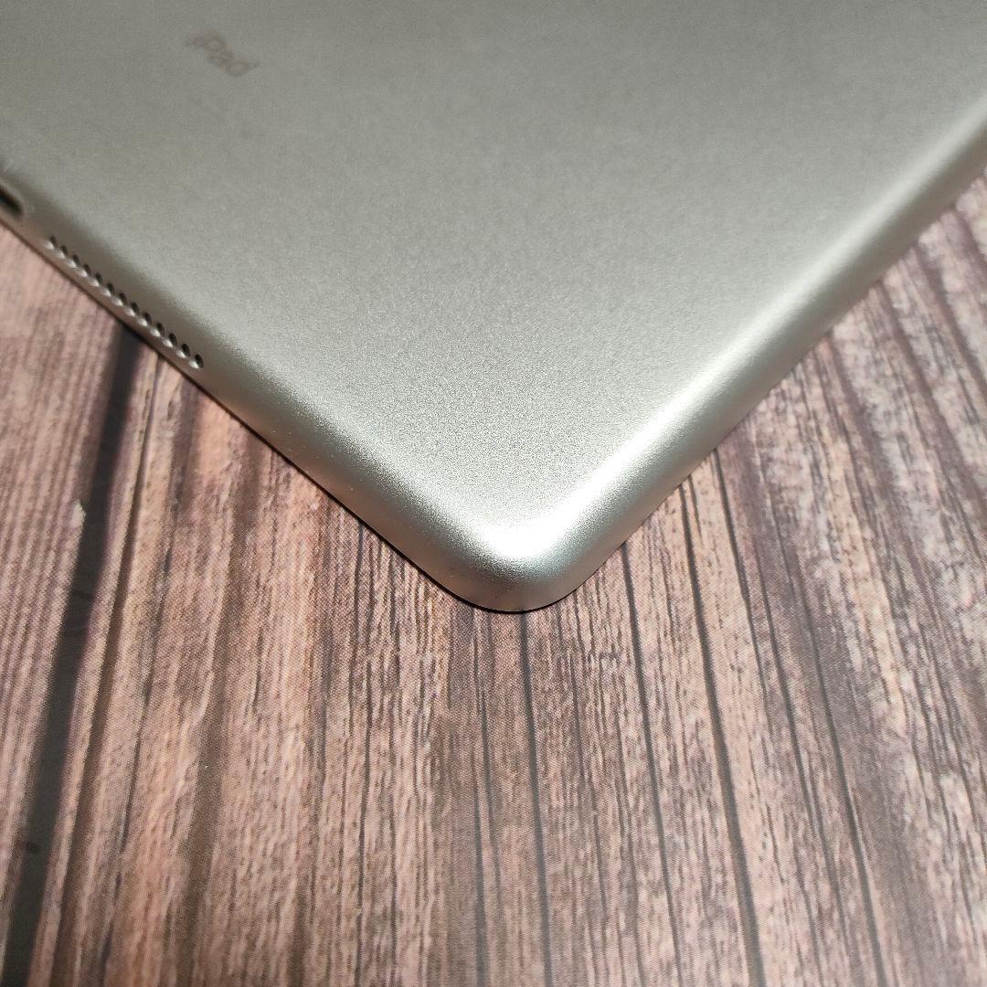 Apple iPad 第6世代 32GB SIMフリー シルバー 美品