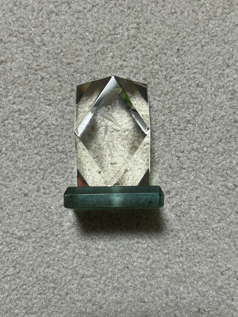 カラフルなクリスタル風置物