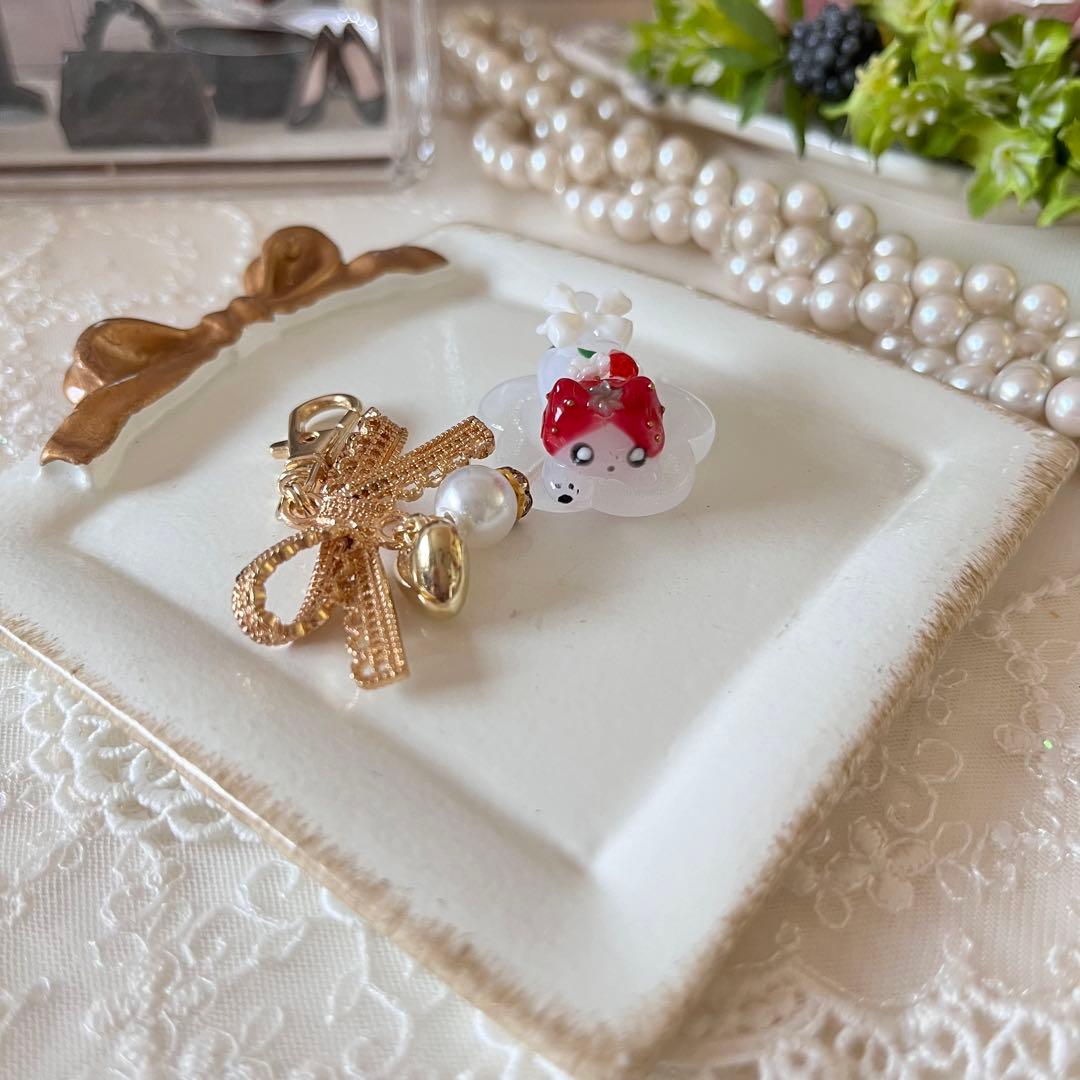 ฅ❤️ 猫　ねこ　レジン　キーホルダー　チャーム　いちご　バックチャーム