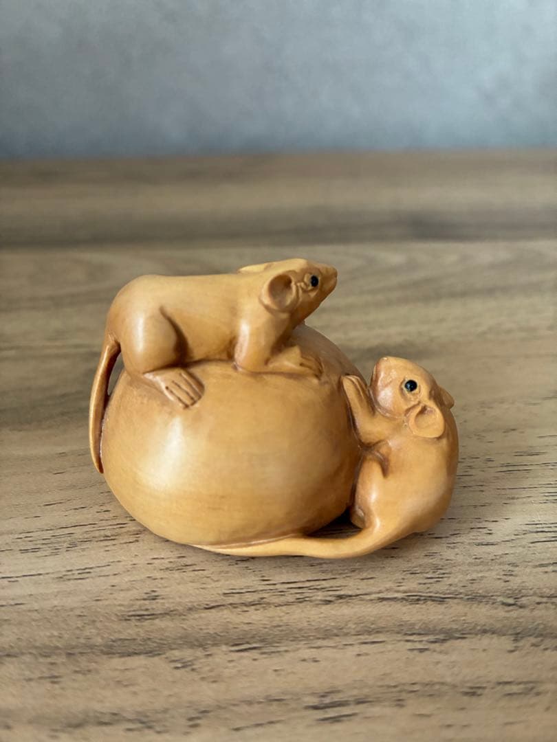 根付 吉川 鼠 二匹 饅頭型 木彫