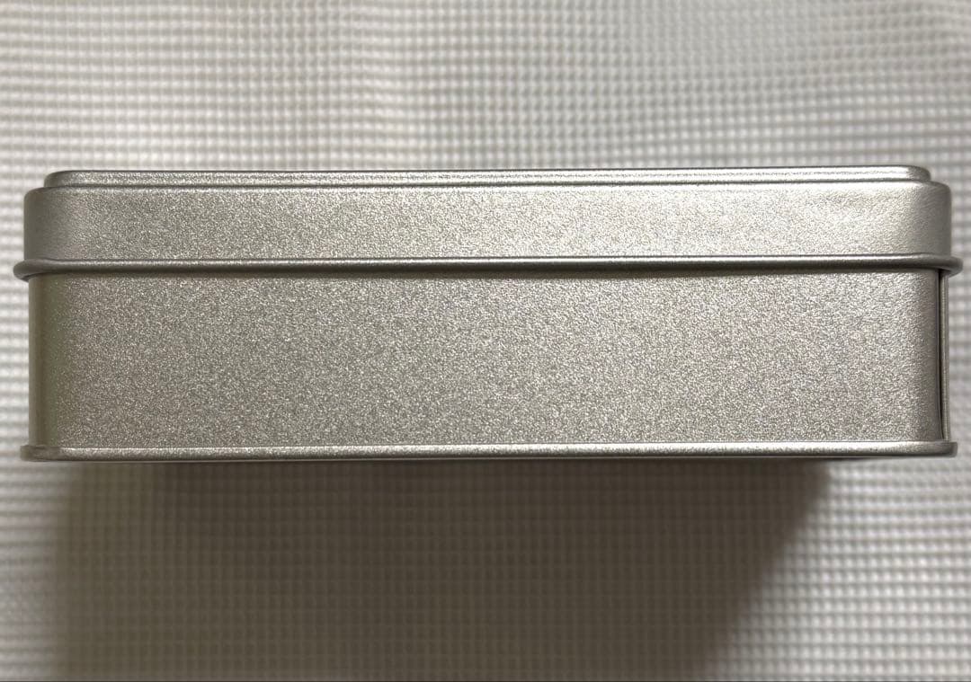 時光代理人 マルイコラボ メモ入り 缶ケース トキ ヒカル リン