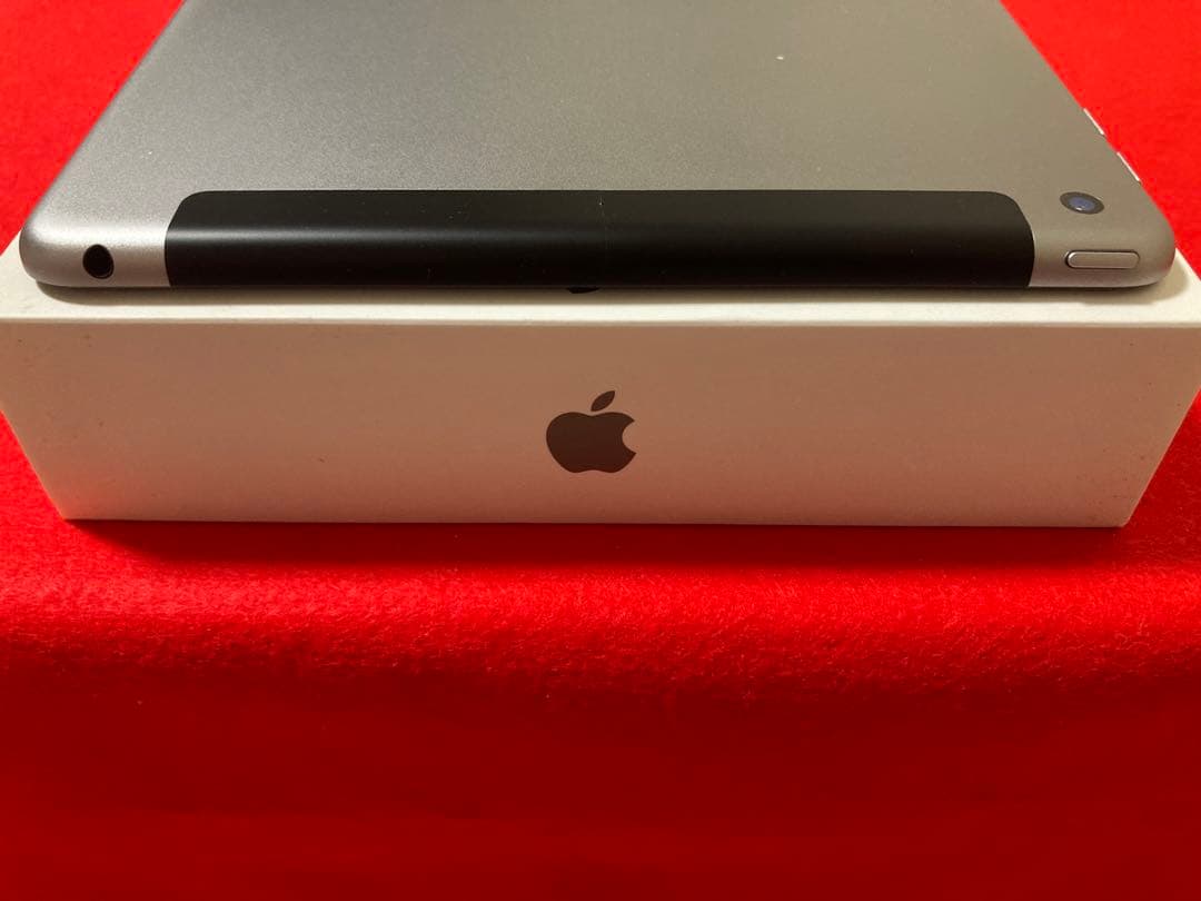 iPad第5世代 Wi-Fi + Cellularモデル 32GB SIMフリー