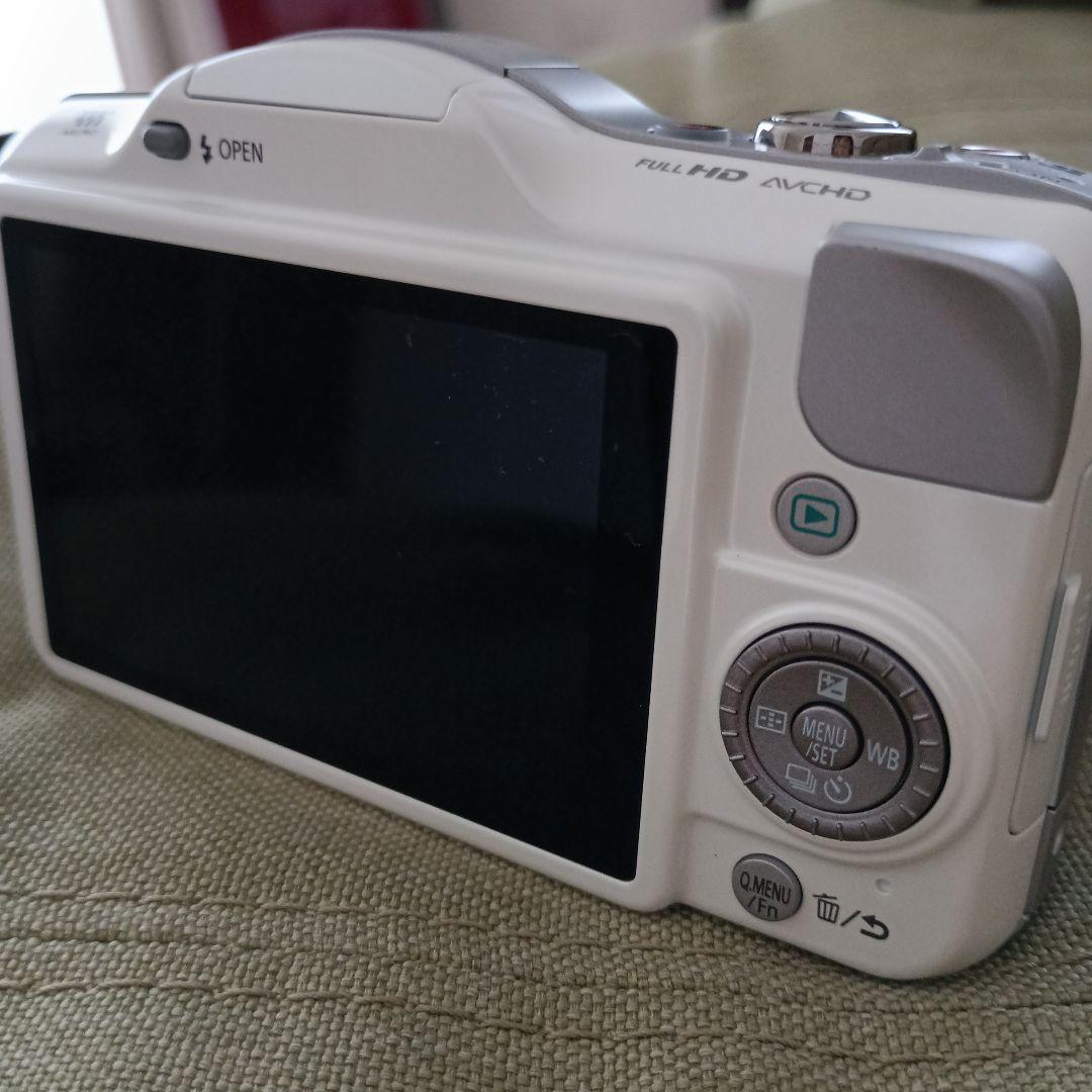 美品Panasonic ルミックスミラーレス 一眼カメラ　ホワイ DMC-GF3