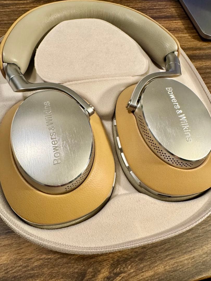 Bowers&Wilkins B&W Px8 タン