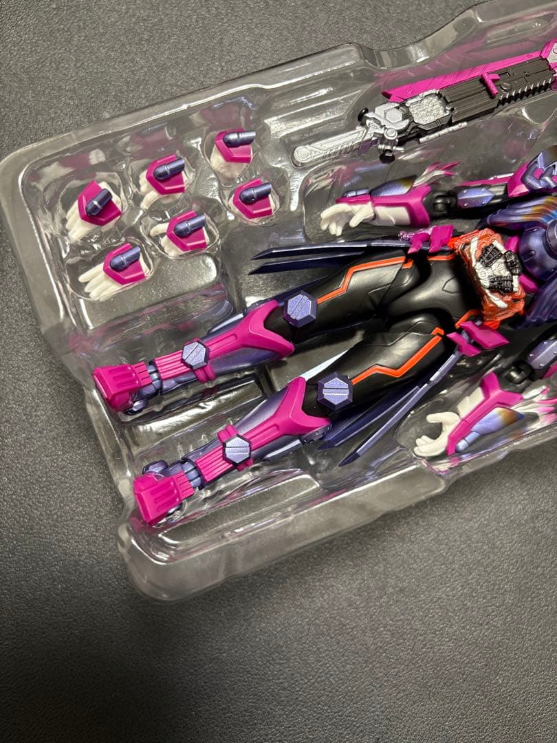 S.H.Figuarts 仮面ライダーヴァルバラド　フィギュアーツ