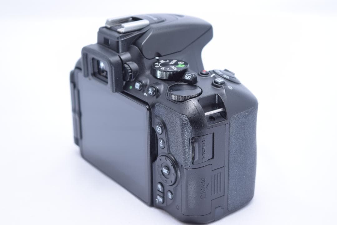 ❶美品　Nikon ニコン　D5500　Ｗレンズセット　バック、おまけ　付き