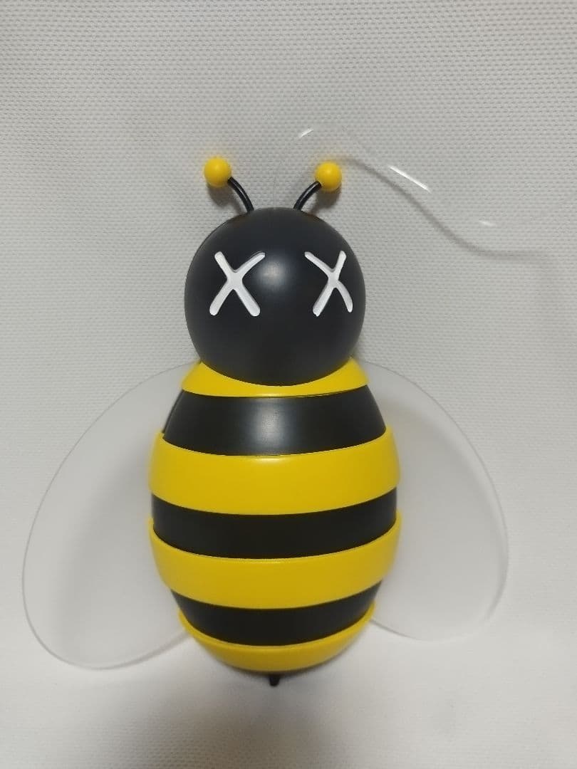 その他 KAWS X DIOR Yellow Bee Store Display
