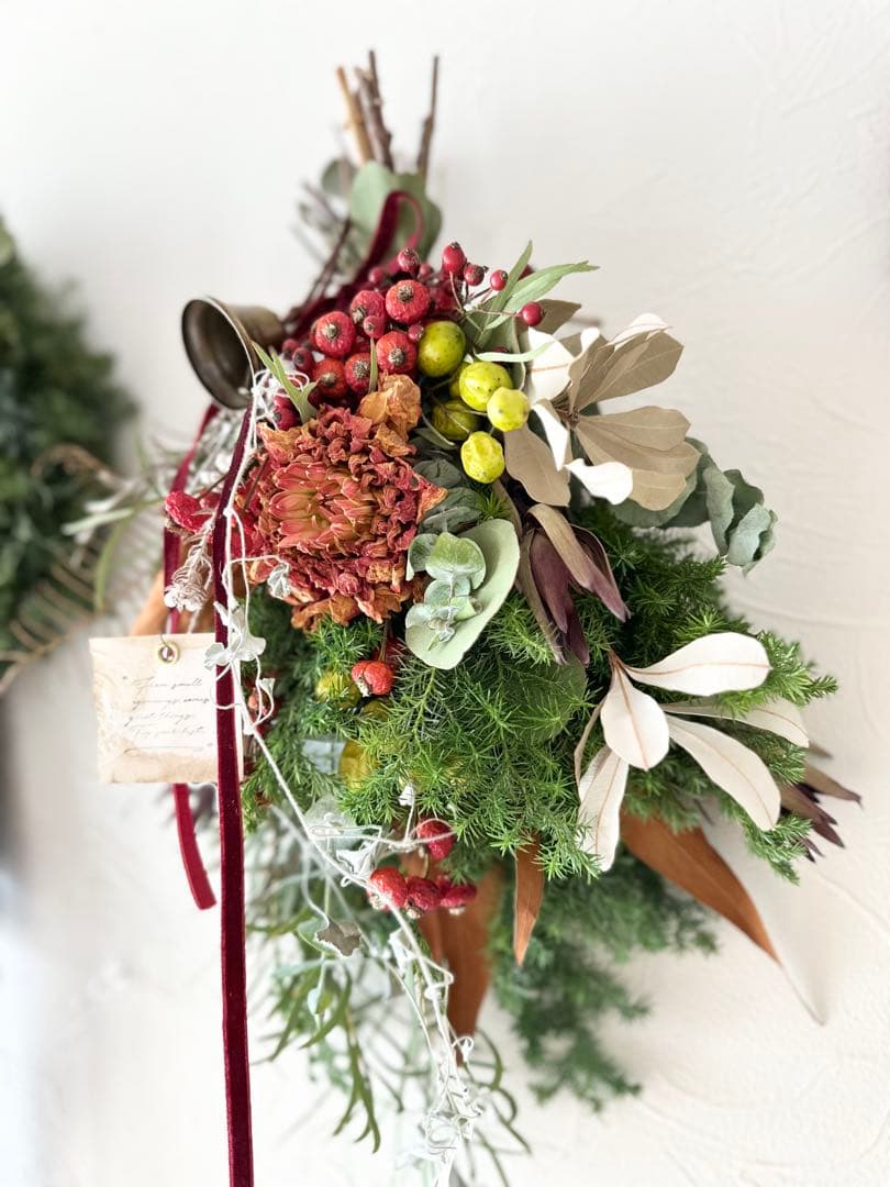 sale❗️＊針葉樹と赤い実のクリスマススワッグ＊ローズヒップ　ドライフラワー