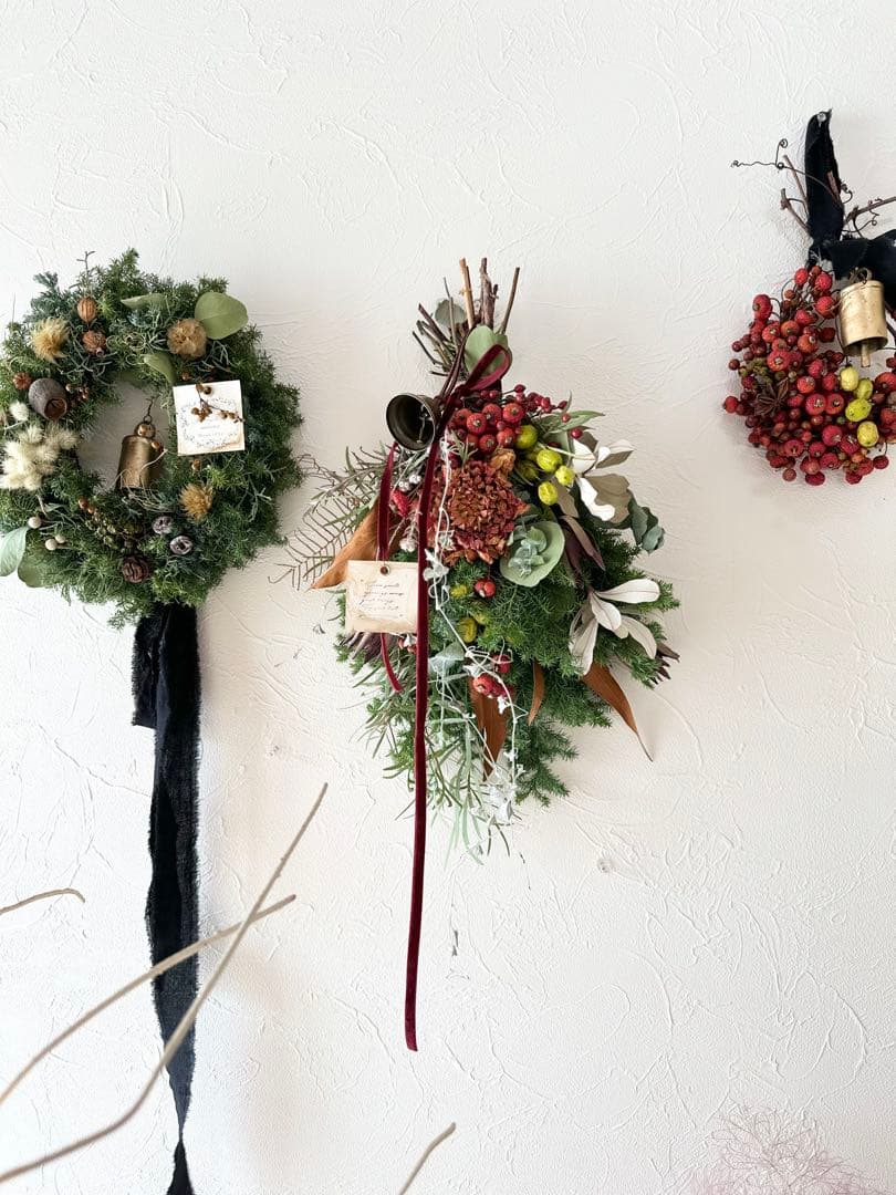 sale❗️＊針葉樹と赤い実のクリスマススワッグ＊ローズヒップ　ドライフラワー