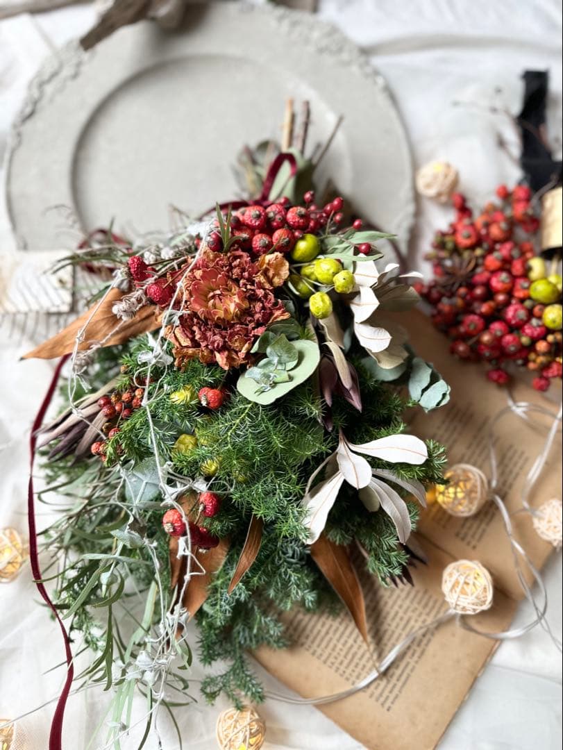 sale❗️＊針葉樹と赤い実のクリスマススワッグ＊ローズヒップ　ドライフラワー
