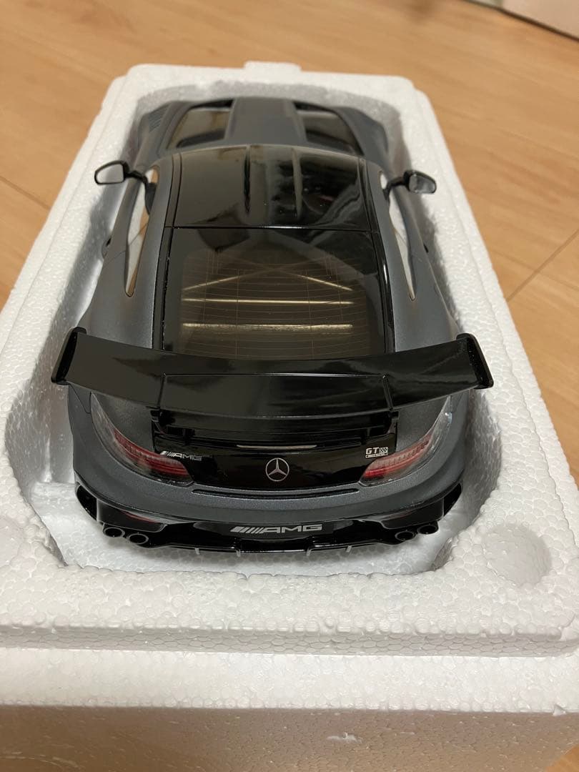 メルセデスAMG GT Black Series 1/18
