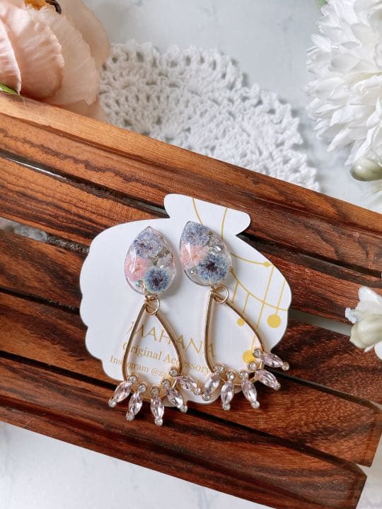 かすみ草とフープビジューピアス イヤリング