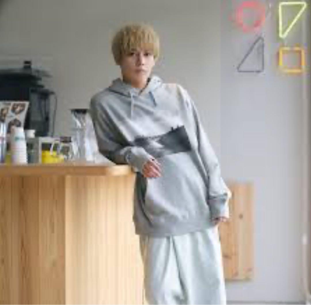 とみこ 岩岡徹 COMFY パーカー グレー