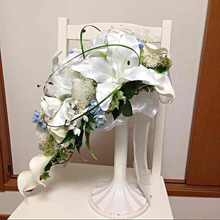 キャスケードブーケの見本です。