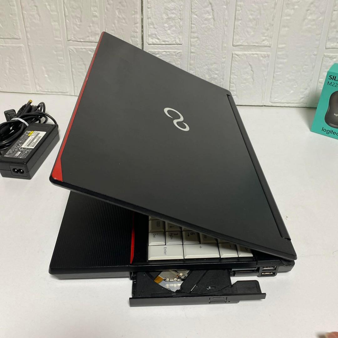 Windows11 オフィス付き　Core i7 SSD 500GB 富士通PC