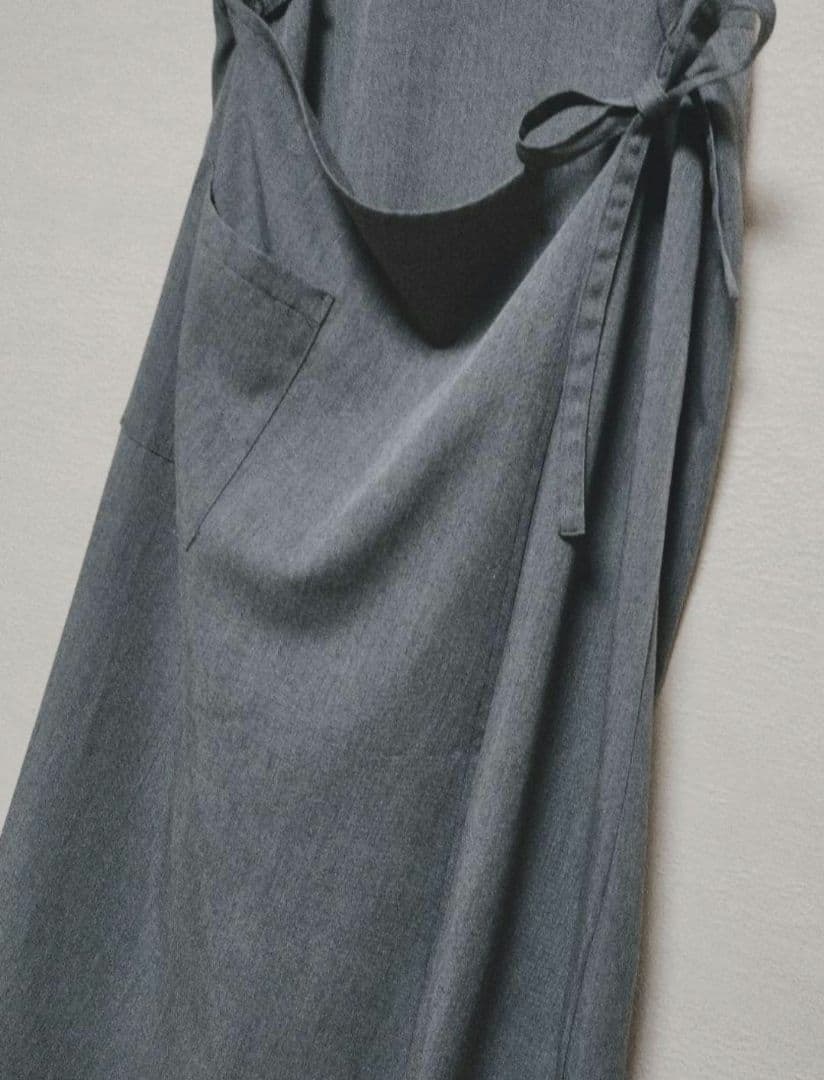 im product　巻きスカート風ロングエプロンドレス　ダークグレー