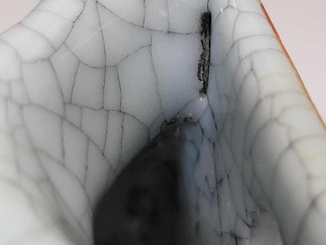 白磁 貫入 三足香炉型 掛花入 明清時代 幅約8.7cm