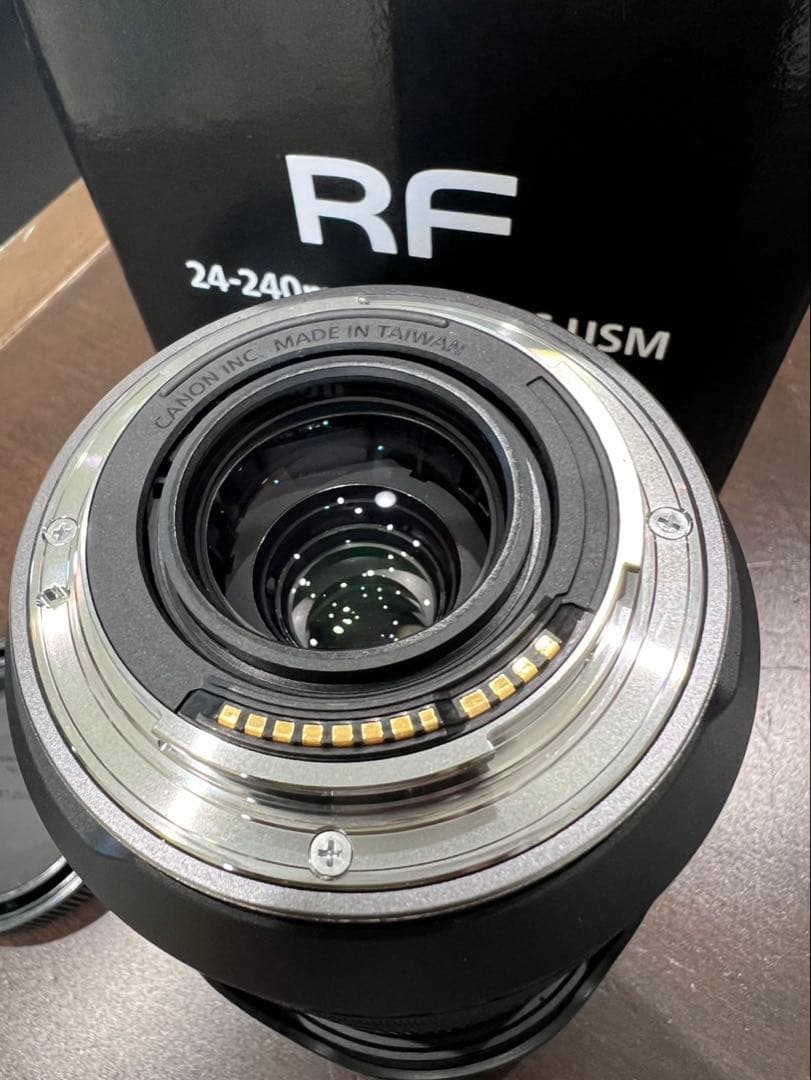 Canon RF 24-240mm F4-6.3 IS USM レンズフード付