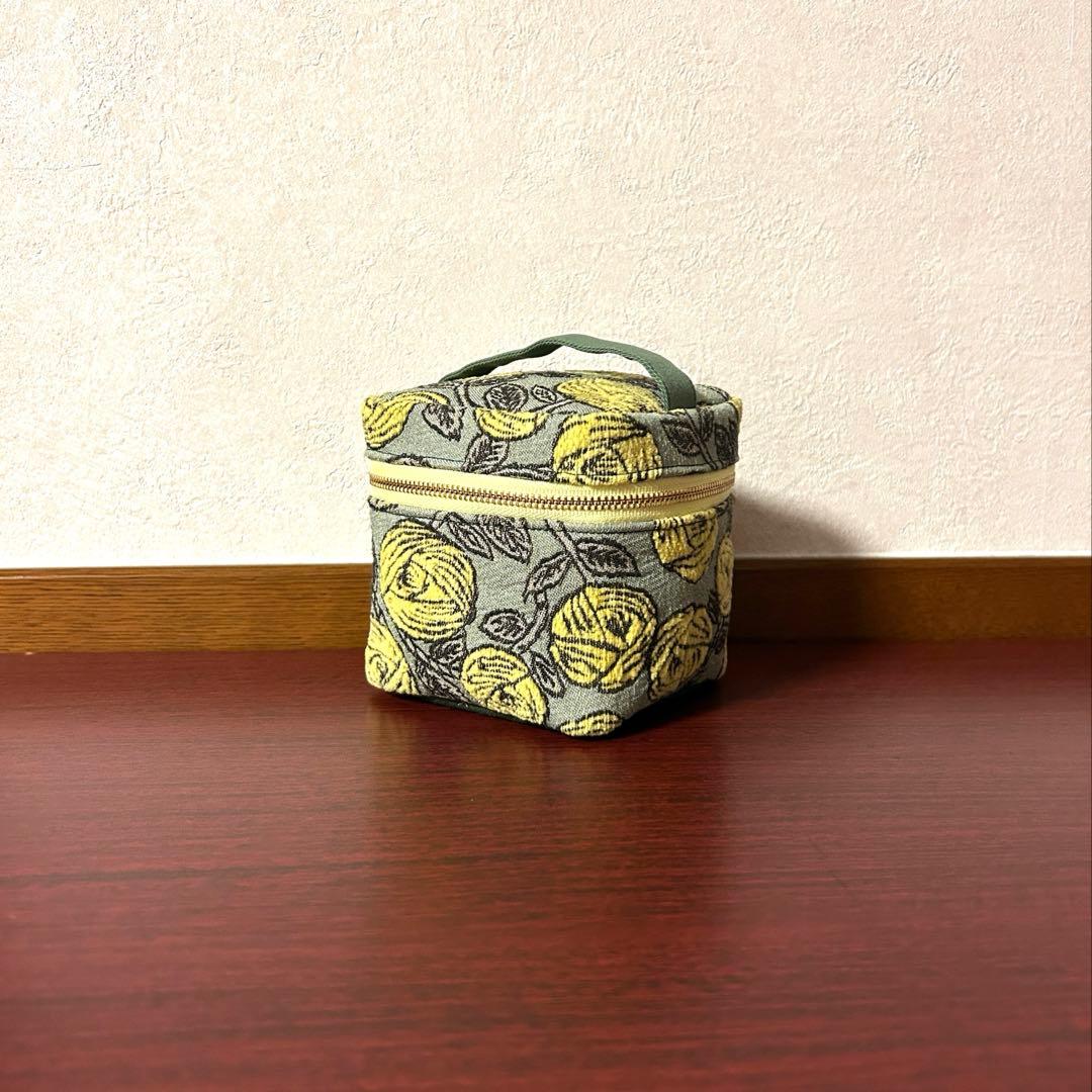 ミナペルホネン rosy ポーチ (１点のみ)