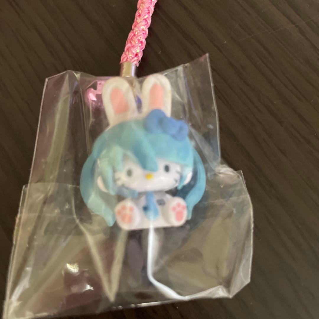 ご当地キティ　北海道限定　初音ミク　雪うさぎ　根付け