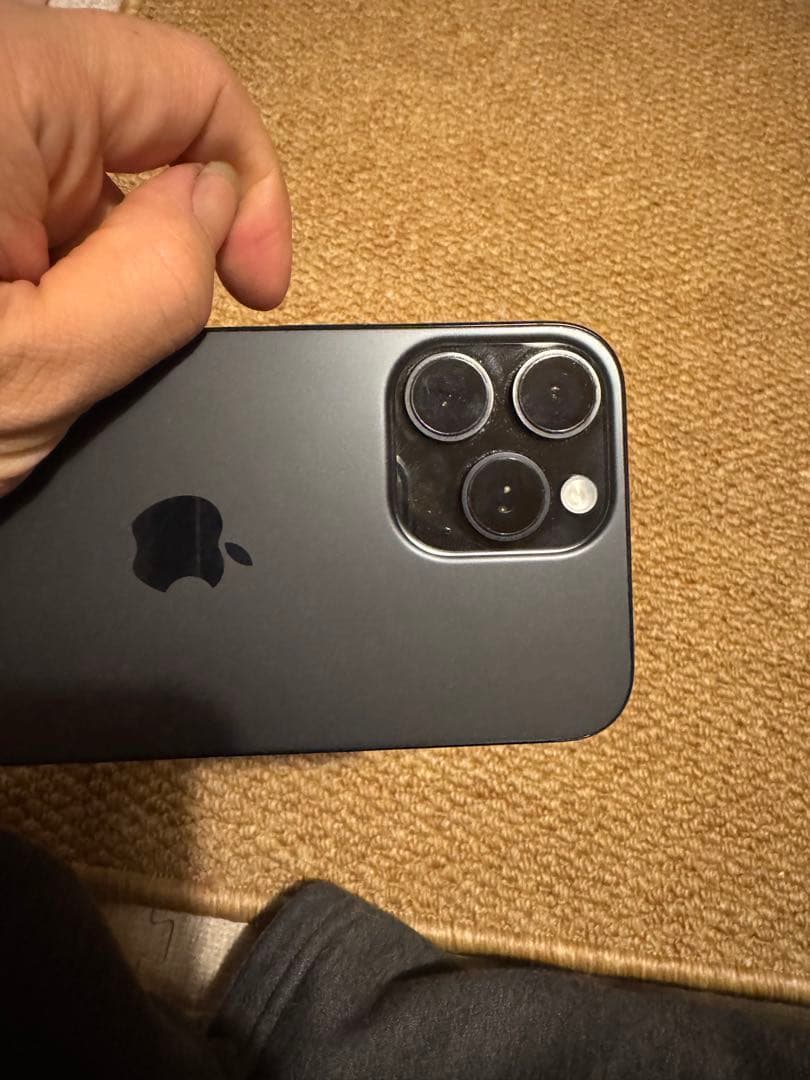 海外版 iPhone 16 Pro Max 256GB，バッテリーは93％