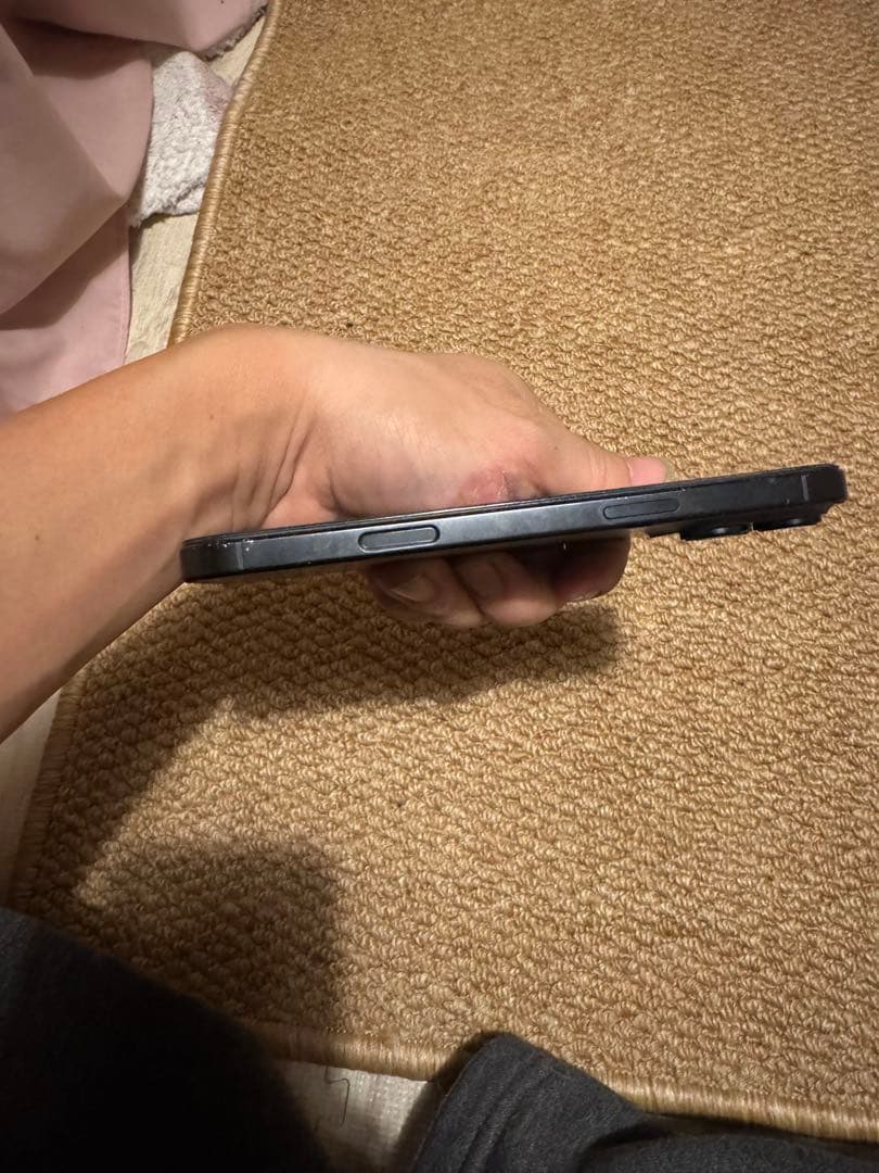 海外版 iPhone 16 Pro Max 256GB，バッテリーは93％