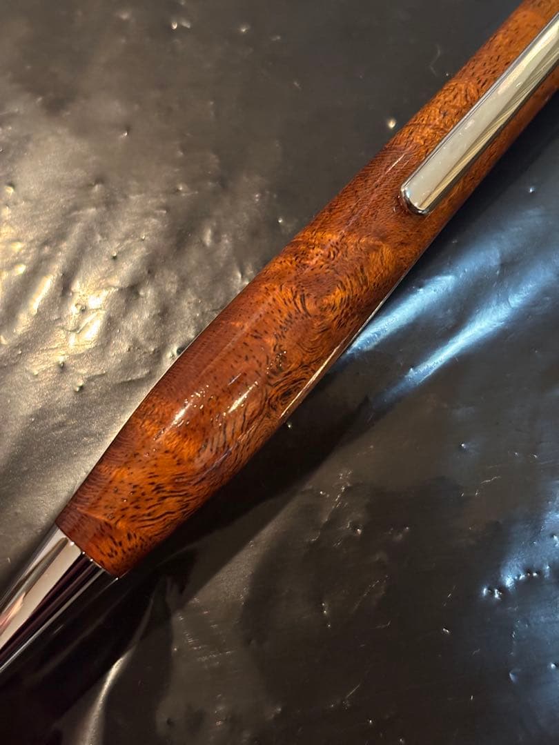 御蔵島桑 根杢 瘤杢 拭き漆仕上げ 木軸 ボールペン