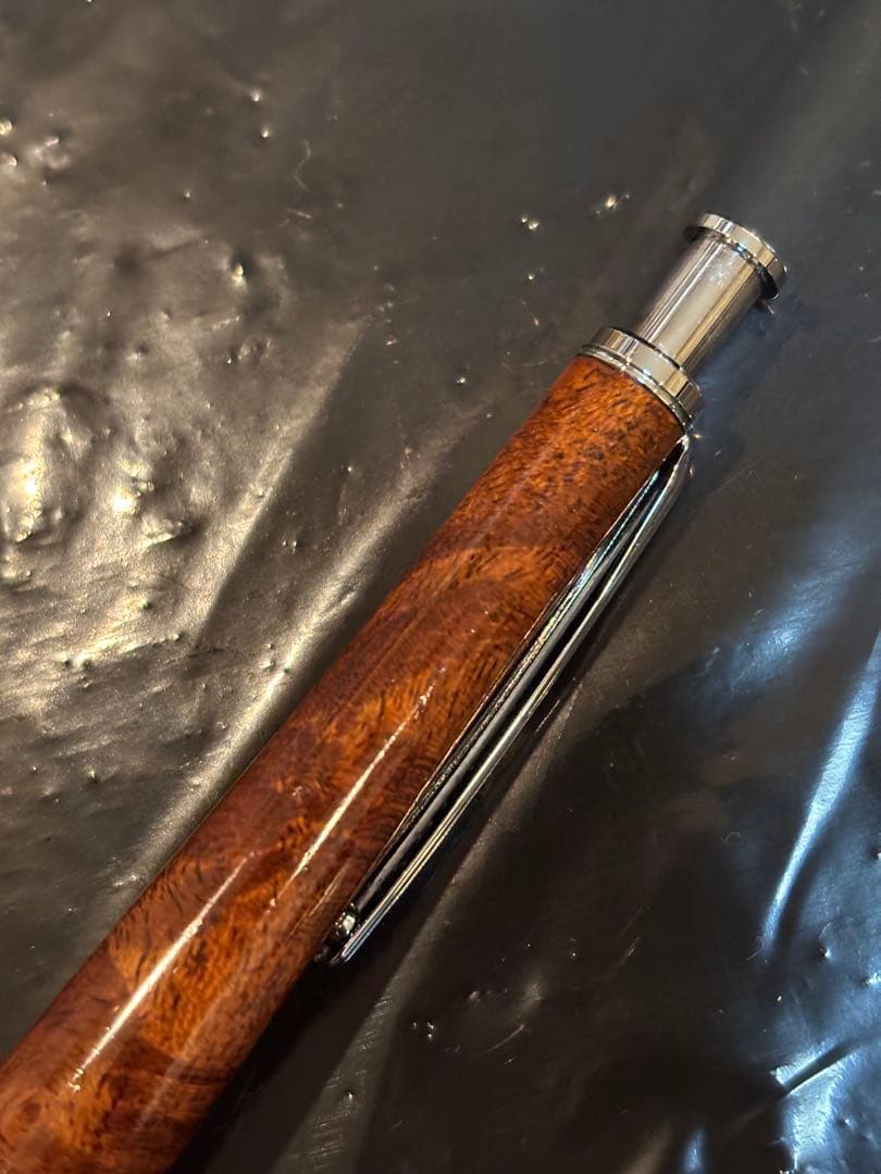 御蔵島桑 根杢 瘤杢 拭き漆仕上げ 木軸 ボールペン