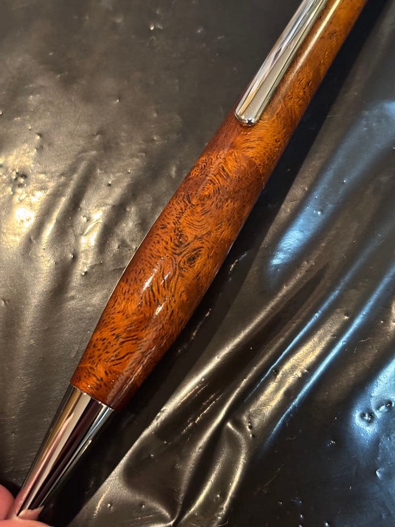 御蔵島桑 根杢 瘤杢 拭き漆仕上げ 木軸 ボールペン