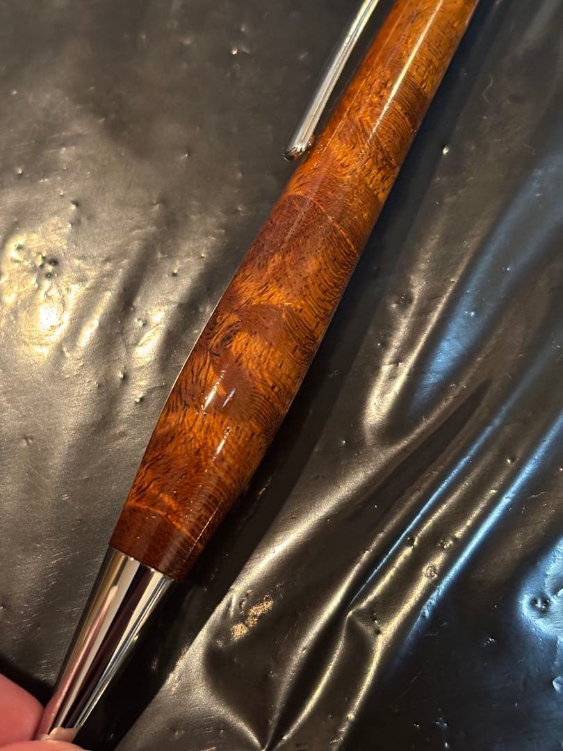 御蔵島桑 根杢 瘤杢 拭き漆仕上げ 木軸 ボールペン