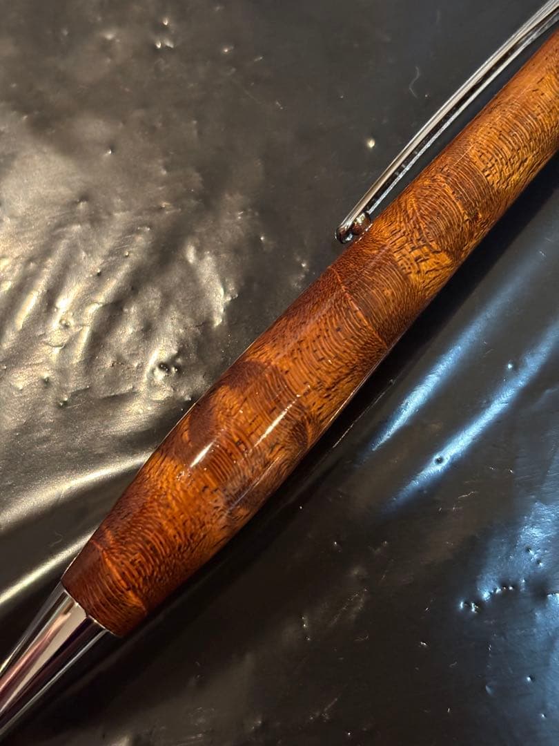 御蔵島桑 根杢 瘤杢 拭き漆仕上げ 木軸 ボールペン