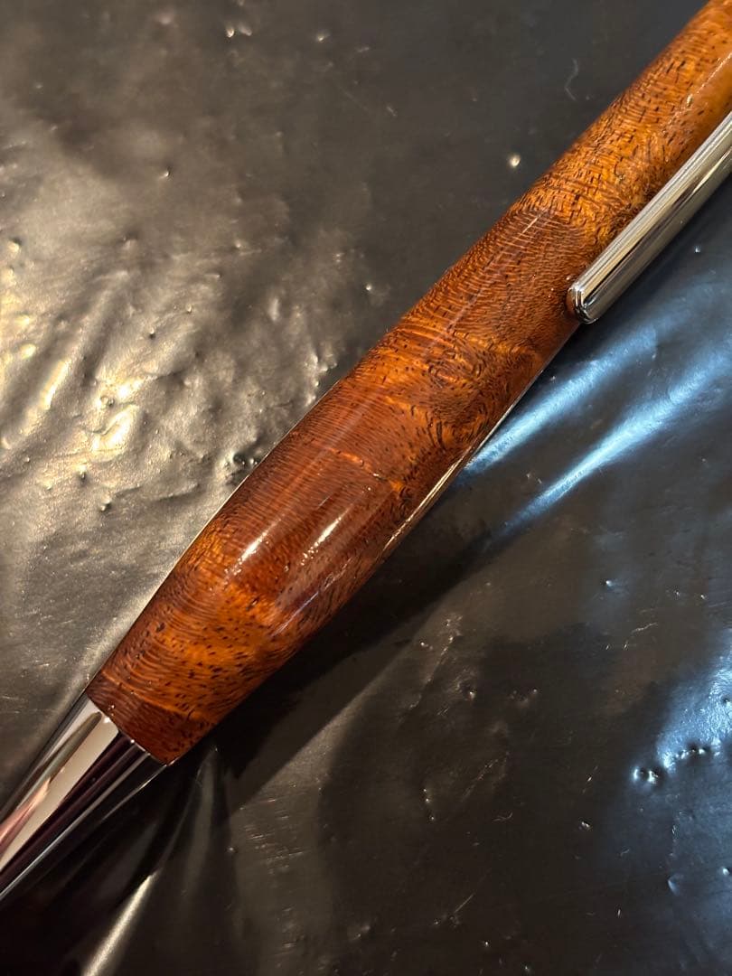 御蔵島桑 根杢 瘤杢 拭き漆仕上げ 木軸 ボールペン