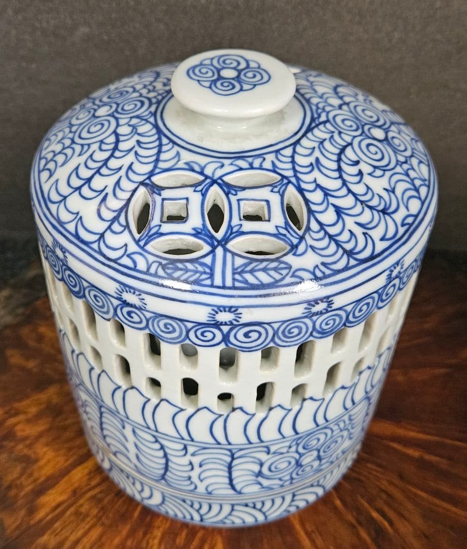 中国陶磁器　青華　染付　倣　明朝清朝期 透かし造り　燭台　燈台　灯り　灯り道具