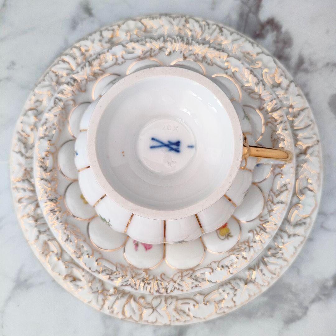 【1級品】MEISSENマイセン Xフォーム宮廷の小花 トリオ カップ＆ソーサー