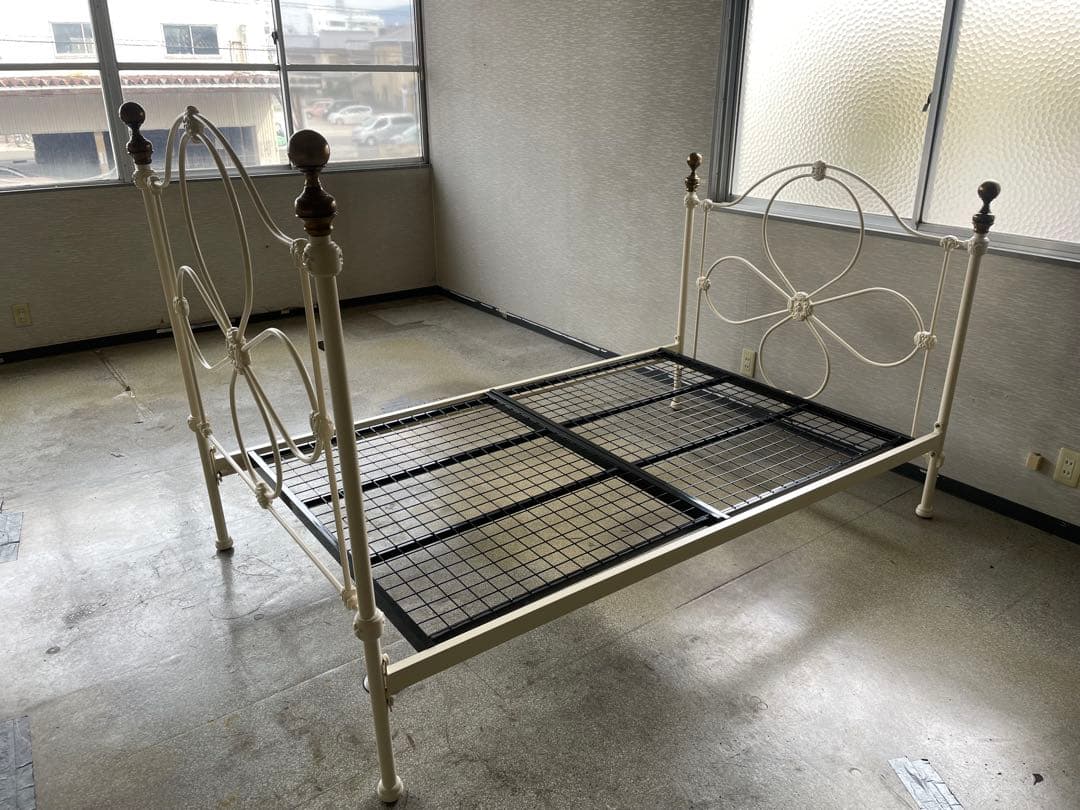 ローラアシュレイ　ベッドフレーム　オフホワイト