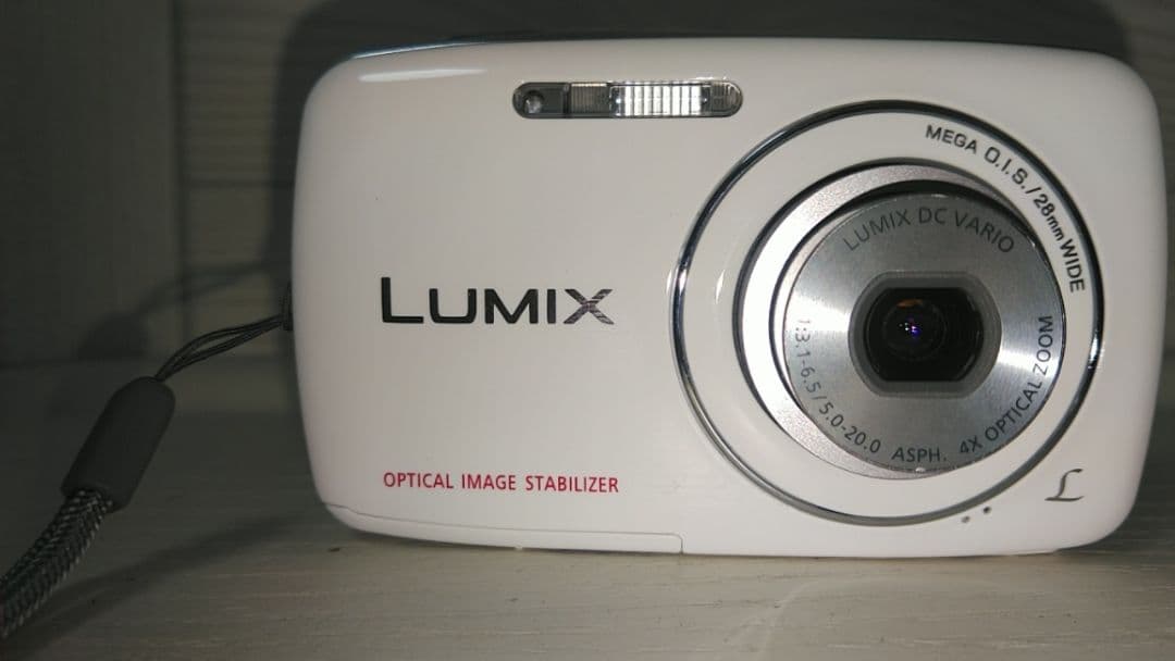 S*5様 【ほぼ未使用品】LUMIX コンパクトデジタルカメラ　デジカメ