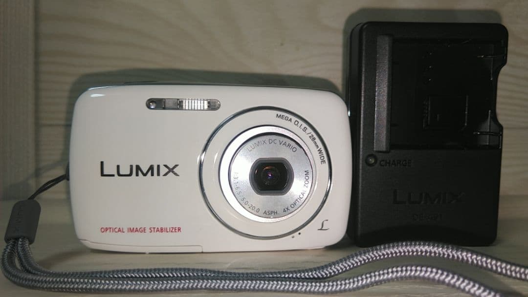 S*5様 【ほぼ未使用品】LUMIX コンパクトデジタルカメラ　デジカメ