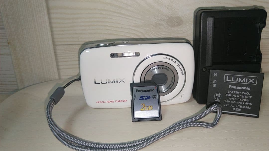 S*5様 【ほぼ未使用品】LUMIX コンパクトデジタルカメラ　デジカメ