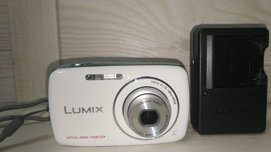 S*5様 【ほぼ未使用品】LUMIX コンパクトデジタルカメラ　デジカメ