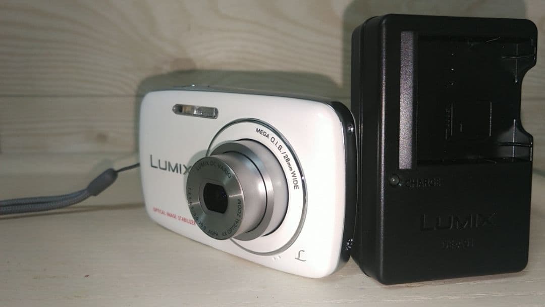 S*5様 【ほぼ未使用品】LUMIX コンパクトデジタルカメラ　デジカメ