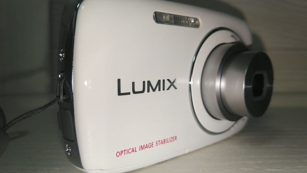 S*5様 【ほぼ未使用品】LUMIX コンパクトデジタルカメラ　デジカメ