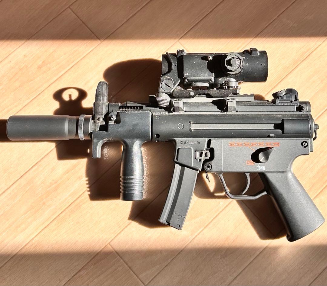 東京マルイ 電動ガン MP5k(サプレッサー、 4倍スコープ付き)