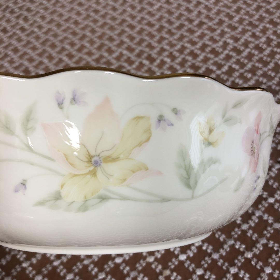 サラダボウル　ナルミ