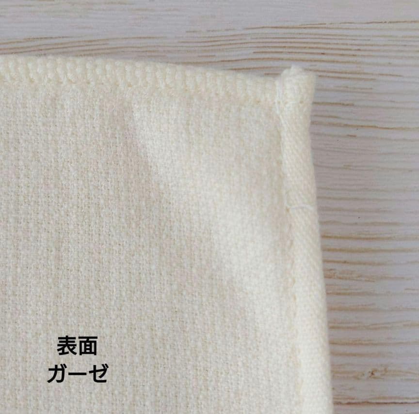 【専用】手刺繍入ちっちゃな タオルハンカチ【はりねずみ君と花束】